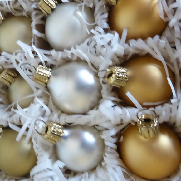 1.25” SMITH & HAWKEN CHRISTMAS GERMAN GLASS MATTE MULTI COLORED BALL ORNAMENT 58 - Picture 5 of 9